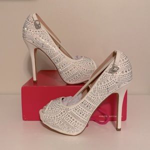 Dream Paris Women’s White High Heel Platform Dress Pump Shoes - size 8.5